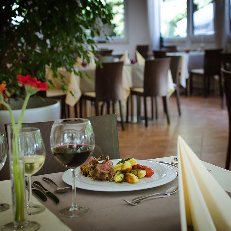 Ristorante & Pizzeria La Sicilia am Waldhotel Restaurantfoto 1